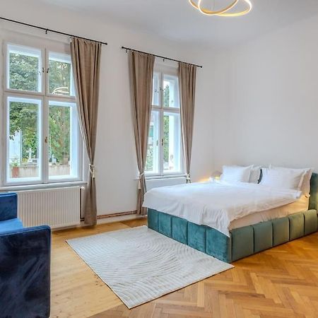 Appartement Gb4 By Rentable à Braşov Extérieur photo